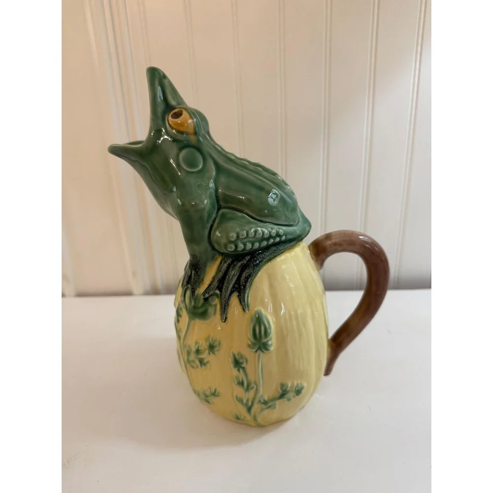 Bordallo Pinheiro Est.‎ 1884 Frog Pitcher Majolica Made in Portugal - NEW